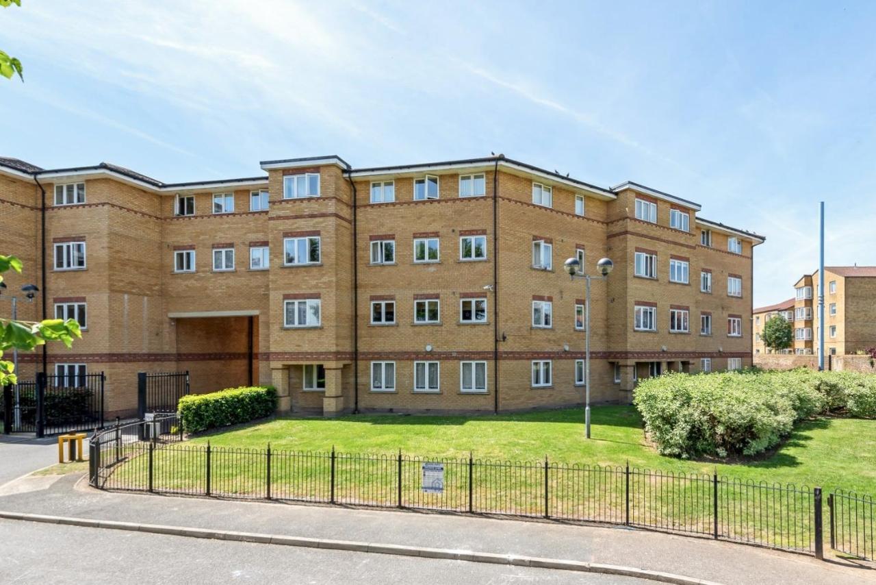 2 Bed Flat, Dedicated Workspace, Parking, 4Ktv London Exteriör bild