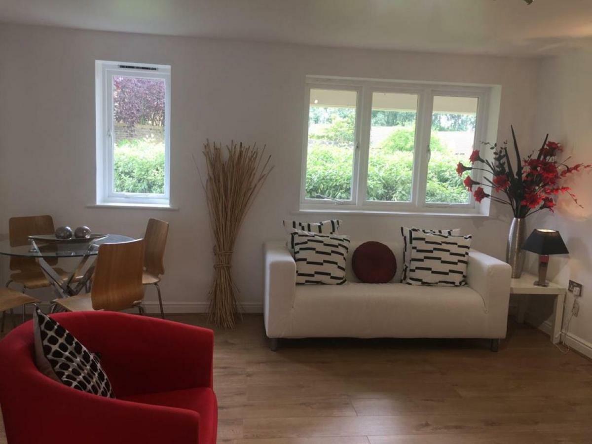 2 Bed Flat, Dedicated Workspace, Parking, 4Ktv London Exteriör bild