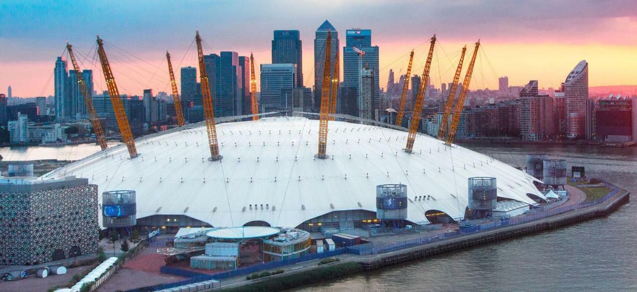 2 Bed Flat, Dedicated Workspace, Parking, 4Ktv London Exteriör bild